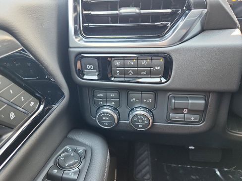 New 2026 GMC Yukon XL Denali w/ Denali Reserve Package AWD/4WD image 19