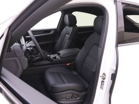 Used 2024 Porsche Cayenne Coupe image 5