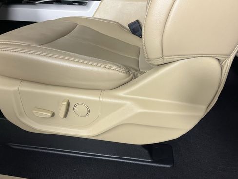 Used 2020 Ford F250 Lariat w/ Chrome Package image 26