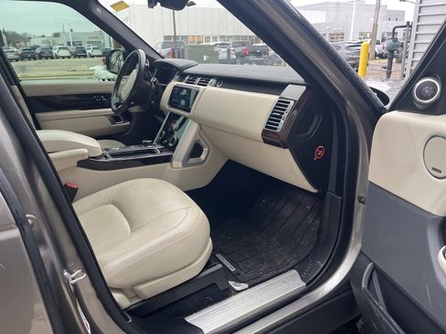 Used 2019 Land Rover Range Rover HSE image 14