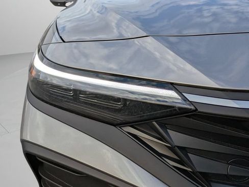 Certified 2025 Hyundai Elantra SEL FWD image 11
