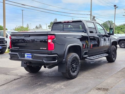 Used 2024 Chevrolet Silverado 2500 ZR2 w/ Technology Package AWD/4WD image 5