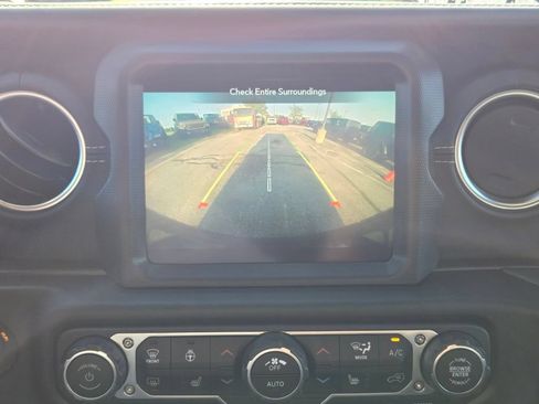 Used 2022 Jeep Wrangler Unlimited Sahara w/ Cold Weather Group AWD/4WD image 25