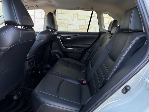 Used 2019 Toyota RAV4 XLE Premium FWD image 28