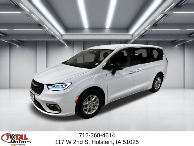 Used 2024 Chrysler Pacifica Touring-L FWD image 4