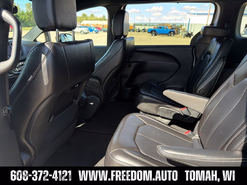 Used 2025 Chrysler Pacifica Select FWD image 25