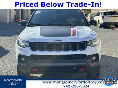 Used 2024 Jeep Compass Trailhawk image 11