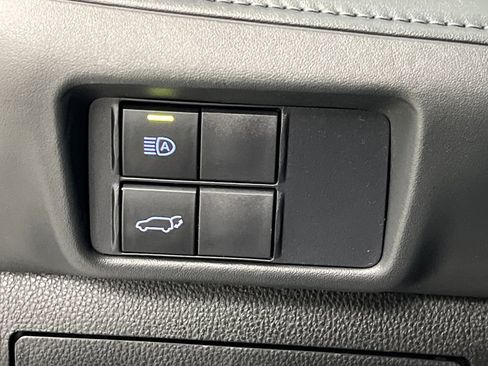 Used 2020 Toyota Highlander XLE image 43