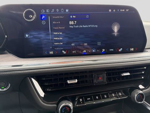 Used 2025 Chevrolet Suburban LT image 23