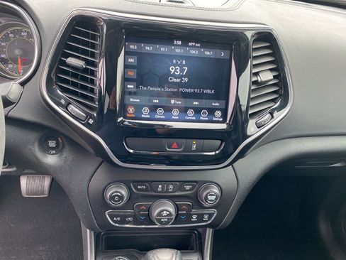 Used 2022 Jeep Cherokee Limited w/ Mopar Interior Package image 11