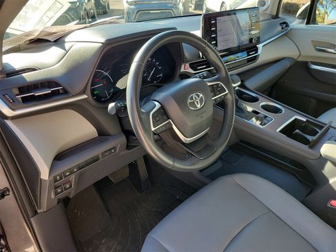 Used 2024 Toyota Sienna XLE image 16