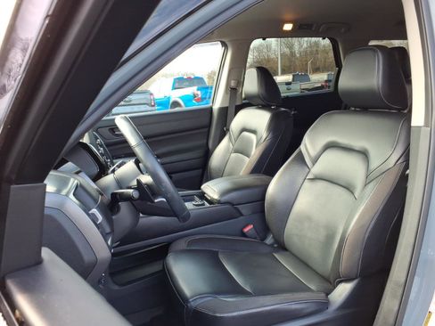 Used 2022 Nissan Pathfinder SL w/ SL Black Package image 9