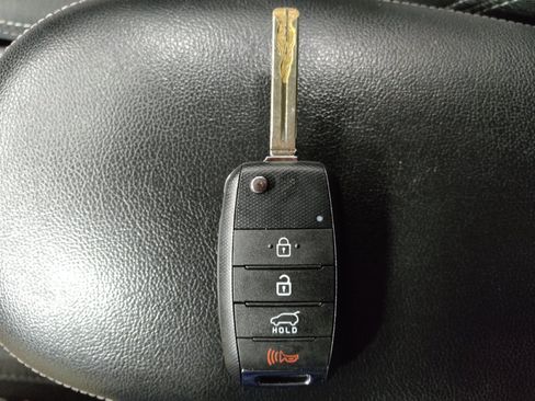 Used 2019 Kia Soul + FWD image 32