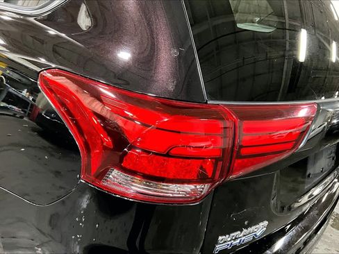 Used 2021 Mitsubishi Outlander LE image 29