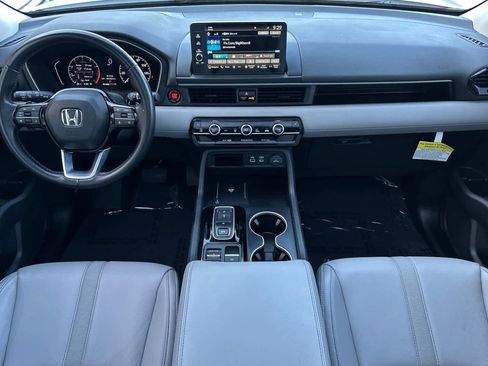 Used 2024 Honda Pilot Touring image 3
