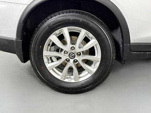 Used 2018 Nissan Rogue SV image 33