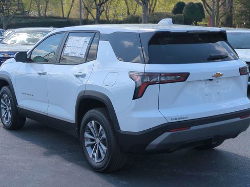New 2026 Chevrolet Equinox LT w/ Convenience Package II FWD image 7