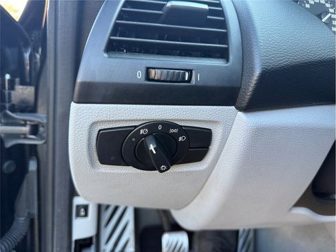 Used 2008 BMW 135i Convertible image 25