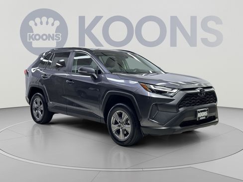 Used 2025 Toyota RAV4 XLE AWD/4WD image 22