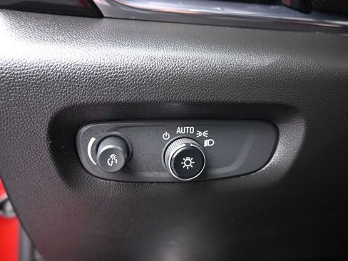 Used 2023 Chevrolet Traverse RS image 35