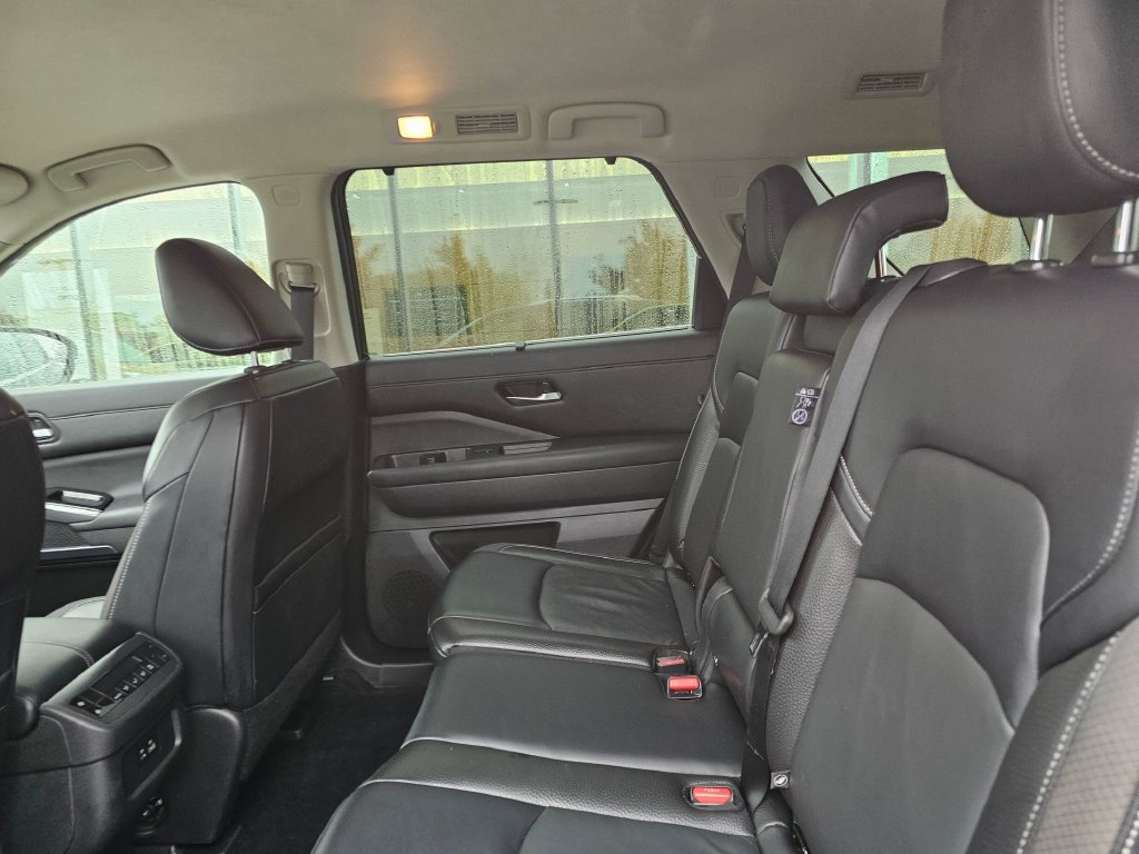 Used 2022 Nissan Pathfinder SL AWD/4WD image 20