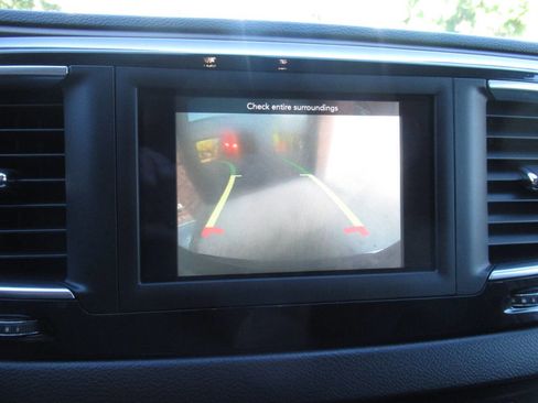 Used 2020 Chrysler Voyager Lxi image 29