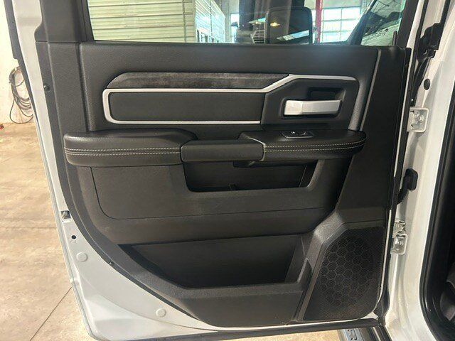 Used 2024 RAM 2500 Big Horn w/ Night Edition AWD/4WD image 33