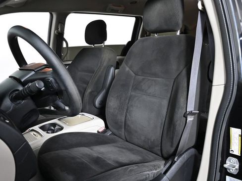 Used 2016 Dodge Grand Caravan SXT image 14