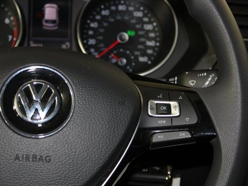 Used 2021 Volkswagen Tiguan S image 15