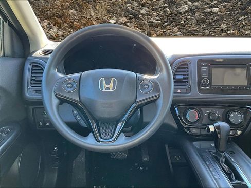 Used 2020 Honda HR-V LX image 2