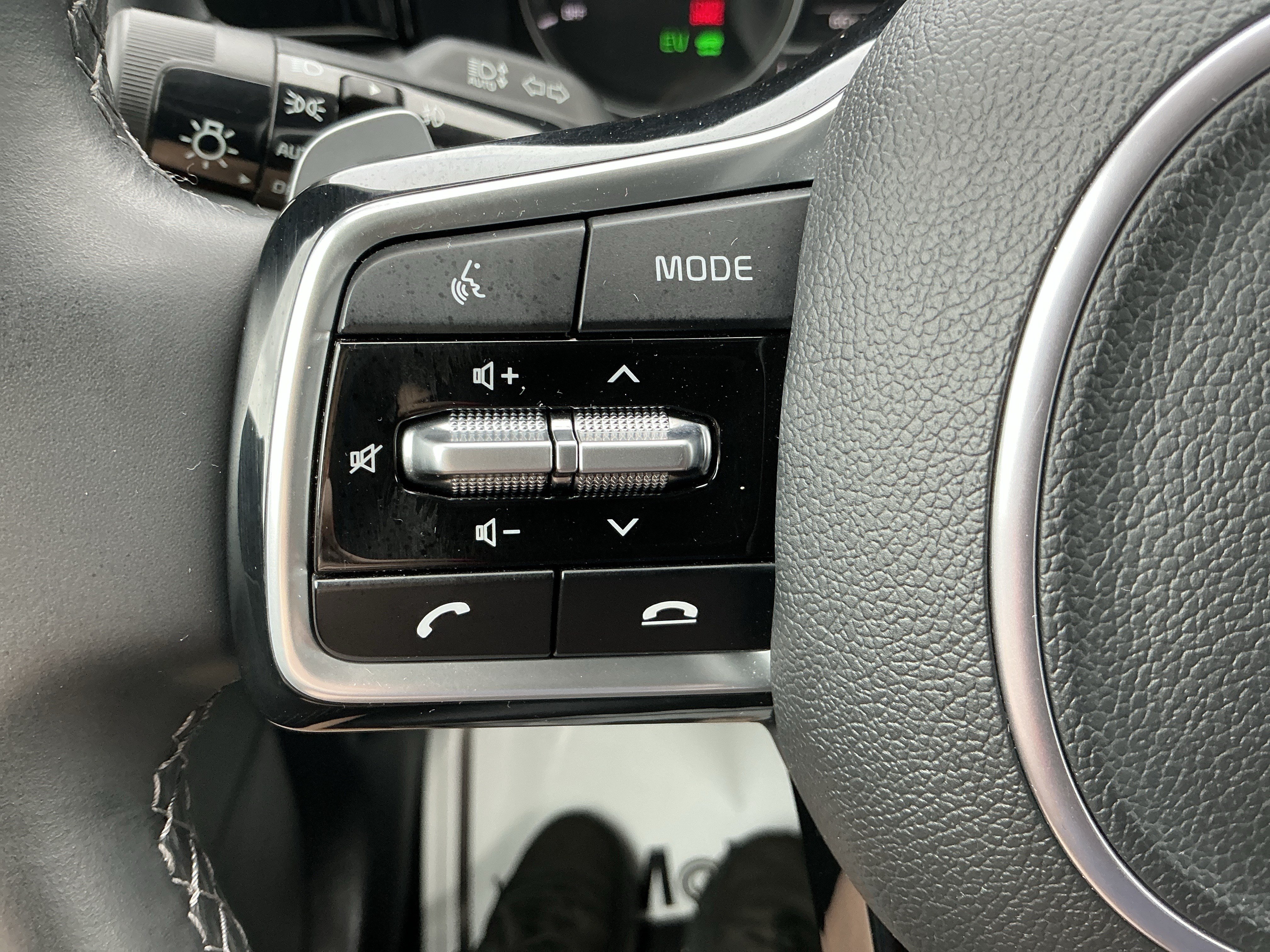 Certified 2023 Kia Sorento EX AWD/4WD image 16