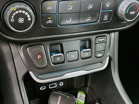 Used 2019 GMC Terrain SLE FWD image 25