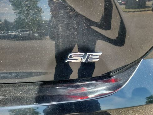 Used 2025 Toyota Camry SE FWD image 28
