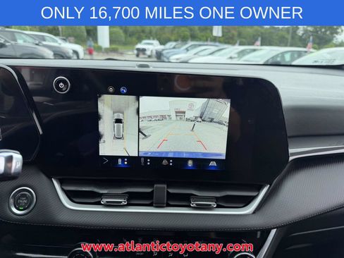 Used 2025 Chevrolet Equinox LT w/ Safety and Technology Package AWD/4WD image 9