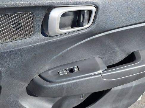 Used 2020 Hyundai Venue SEL w/ Convenience Package image 16