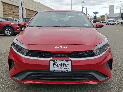 Used 2023 Kia Forte LXS image 2