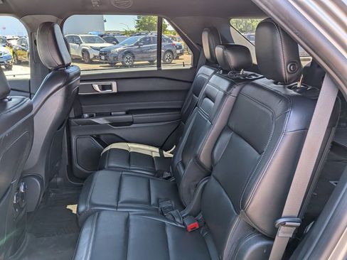 Used 2020 Ford Explorer XLT w/ Equipment Group 202A AWD/4WD image 18
