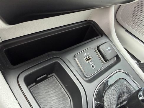 Used 2020 Jeep Cherokee Limited FWD image 26