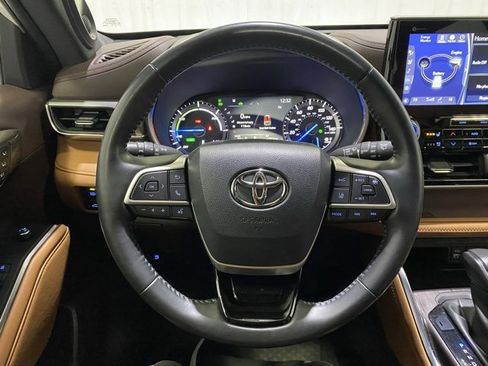 Used 2022 Toyota Highlander Platinum image 19