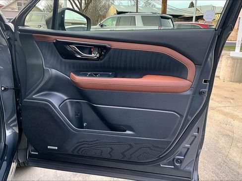 Used 2025 Subaru Forester Touring image 27