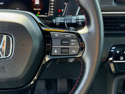 Used 2025 Honda Pilot Black Edition image 19