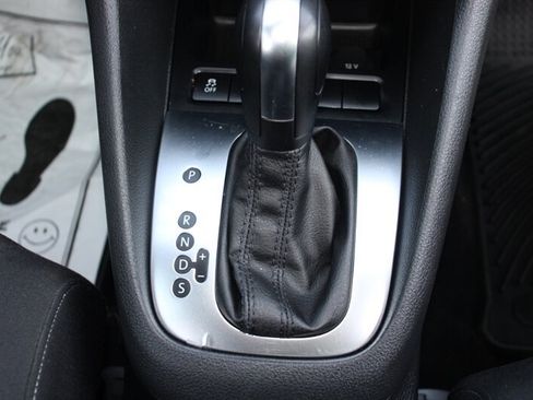 Used 2012 Volkswagen Golf 4-Door FWD image 8