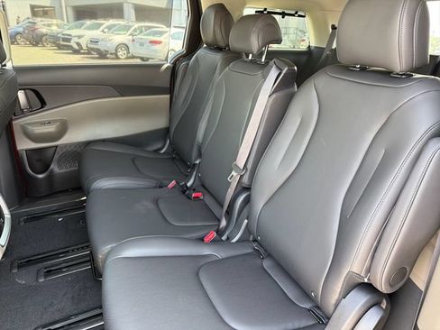 New 2026 Kia Carnival EX FWD image 19