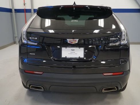 Used 2022 Cadillac XT4 Luxury w/ Cold Weather Package image 5