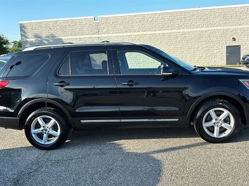 Used 2016 Ford Explorer XLT w/ Equipment Group 202A AWD/4WD image 27