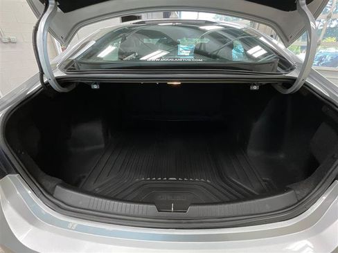Used 2017 Chevrolet Malibu LT FWD image 25