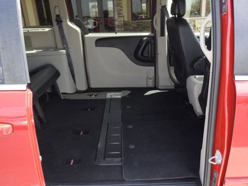 Used 2015 Dodge Grand Caravan SXT image 51