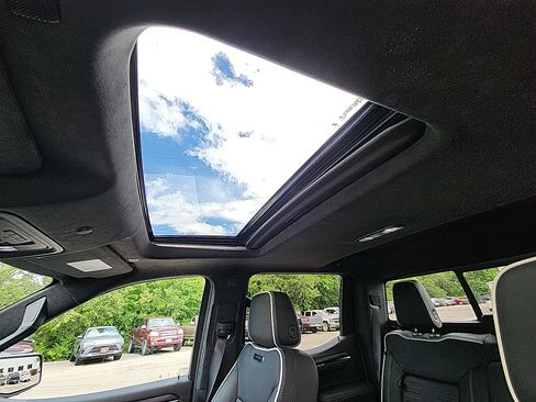 Used 2024 GMC Sierra 1500 AT4X image 28