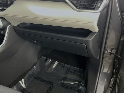 Used 2020 Toyota RAV4 XLE FWD image 35