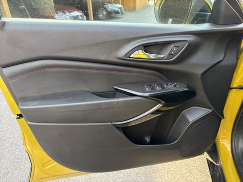 Used 2024 Chevrolet Trax RS w/ Sunroof Package image 19